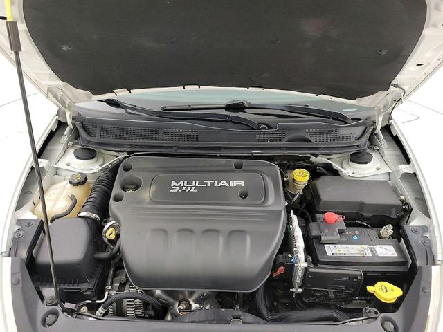 Photo of 2016 White Dodge Dart