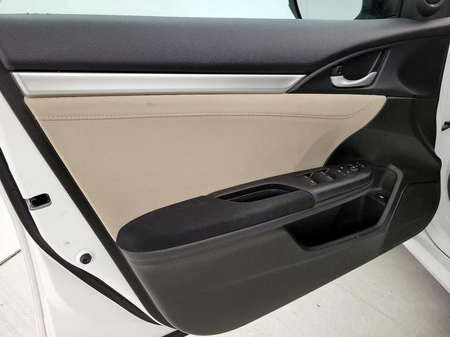 Photo of 2016 White Honda Civic