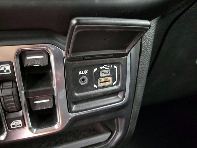 Photo of 2021 Gray Jeep Wrangler