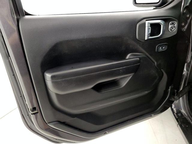 Photo of 2021 Gray Jeep Wrangler