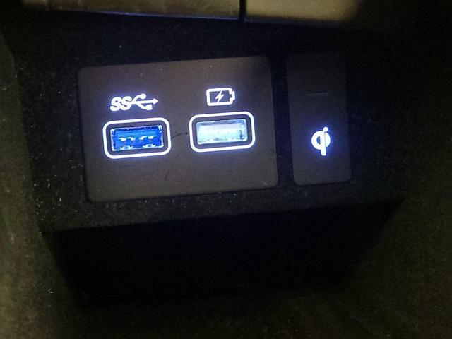 Photo of 2023 White Genesis GV70