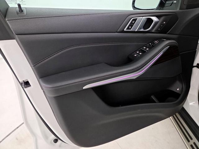 Photo of 2023 White BMW X5 PHEV