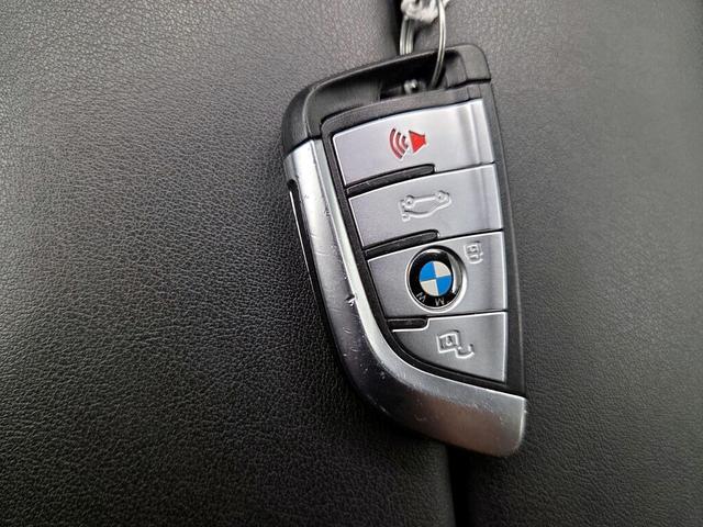 Photo of 2023 White BMW X5 PHEV