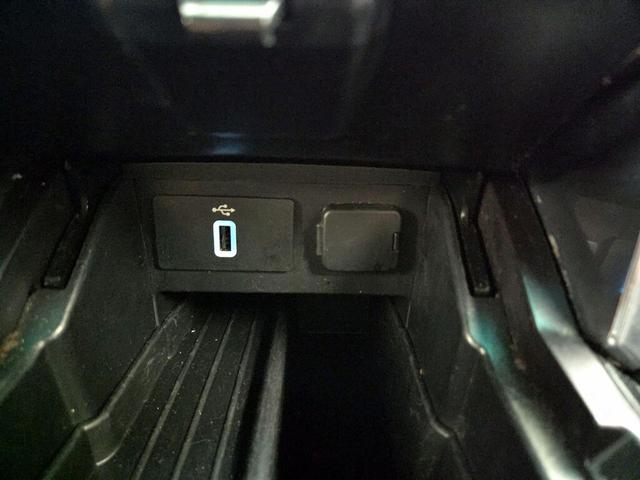 Photo of 2017 Black Ford Explorer