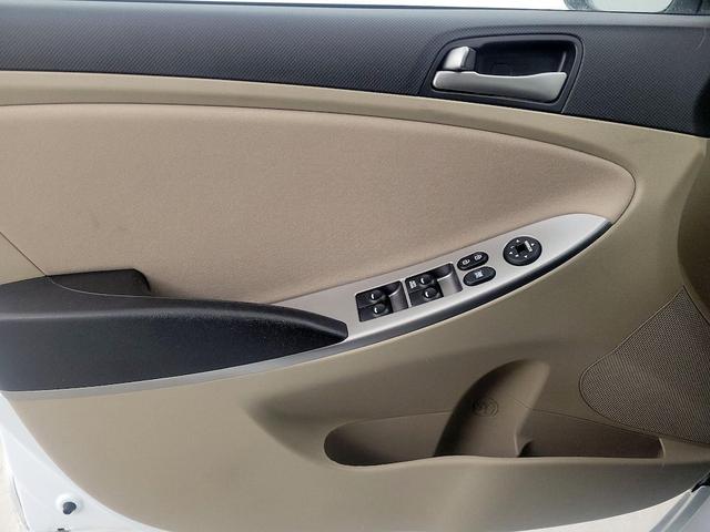 Photo of 2017 White Hyundai Accent