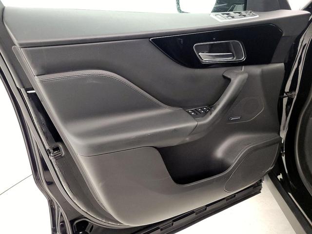 Photo of 2019 Black Jaguar F-PACE