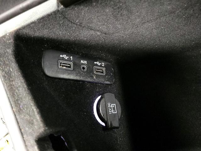 Photo of 2020 White Dodge Challenger