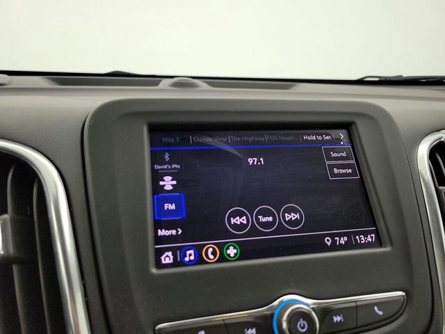 Photo of 2022 White Chevrolet Equinox