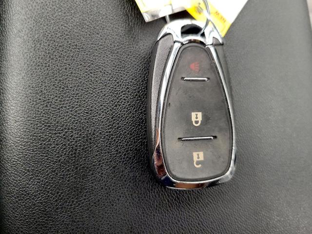 Photo of 2022 White Chevrolet Equinox