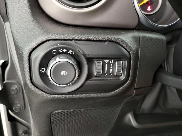Photo of 2020 Gray Jeep Wrangler