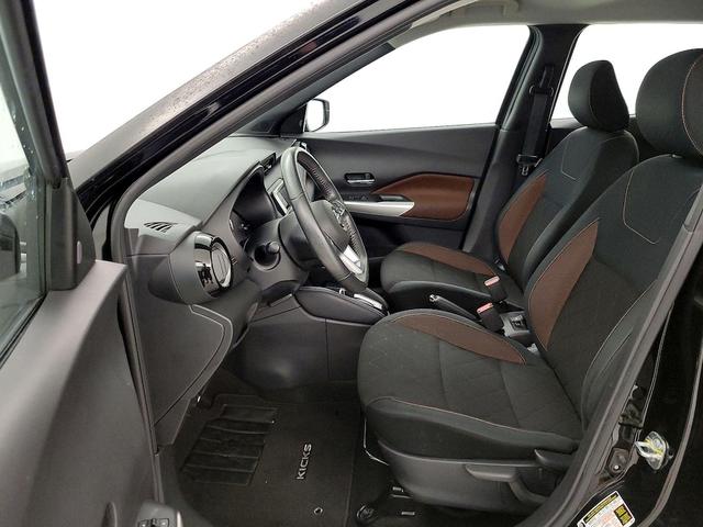 Photo of 2020 Black Nissan Kicks