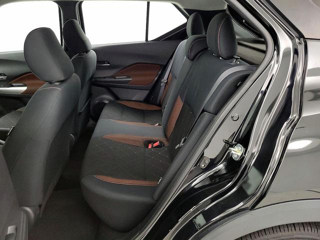 Photo of 2020 Black Nissan Kicks