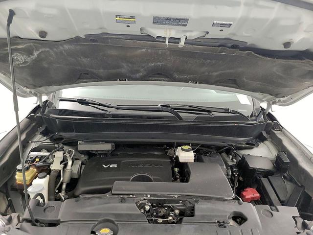 Photo of 2018 Silver Nissan Pathfinder