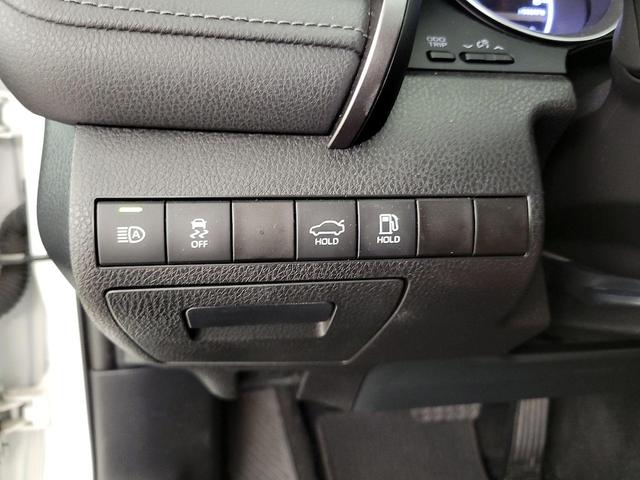 Photo of 2022 White Toyota Camry