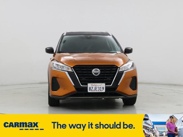 Photo of 2021 Orange Nissan Kicks