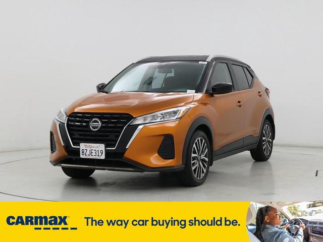 Photo of 2021 Orange Nissan Kicks