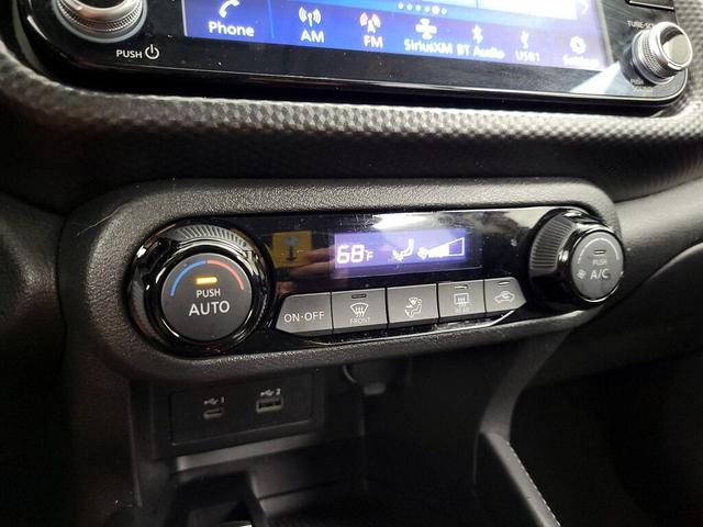 Photo of 2021 Orange Nissan Kicks