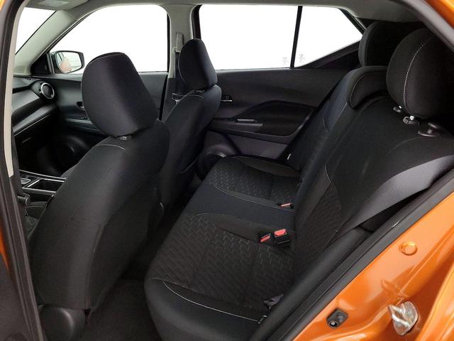 Photo of 2021 Orange Nissan Kicks