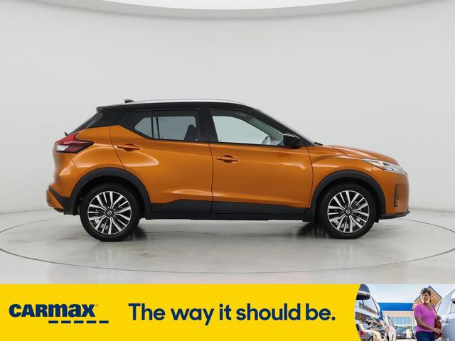 Photo of 2021 Orange Nissan Kicks