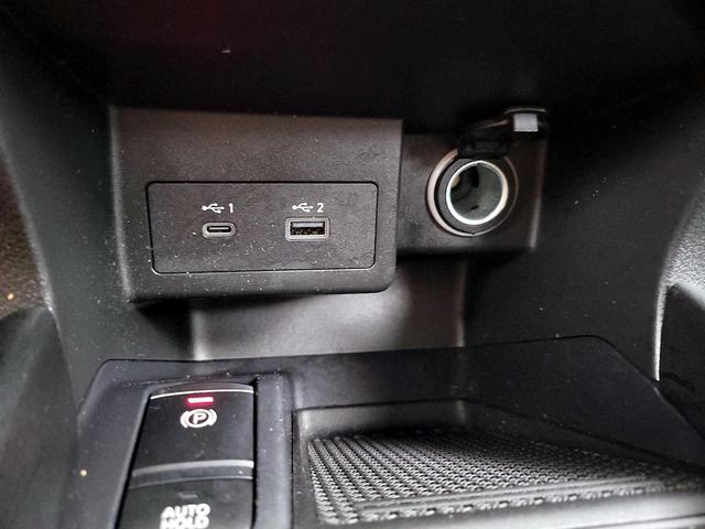 Photo of 2021 Orange Nissan Kicks