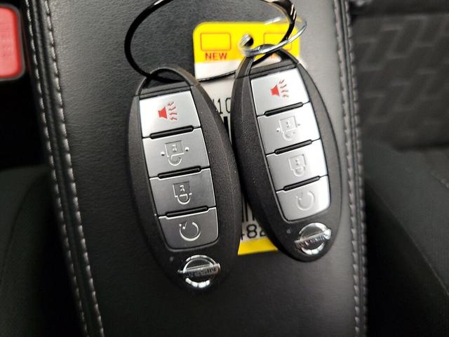 Photo of 2021 Orange Nissan Kicks