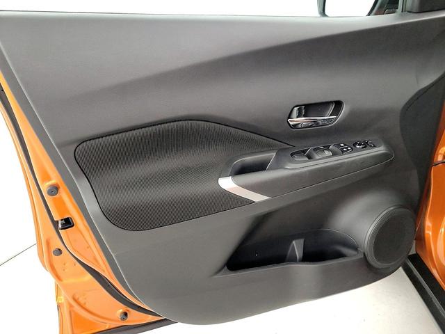 Photo of 2021 Orange Nissan Kicks