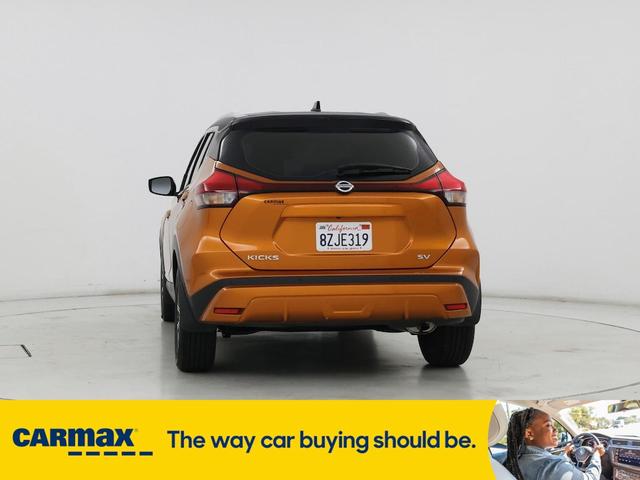 Photo of 2021 Orange Nissan Kicks