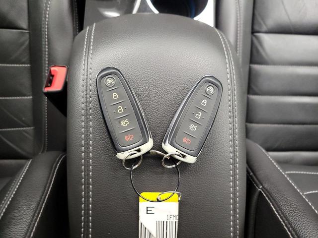 Photo of 2016 Gray Ford Escape