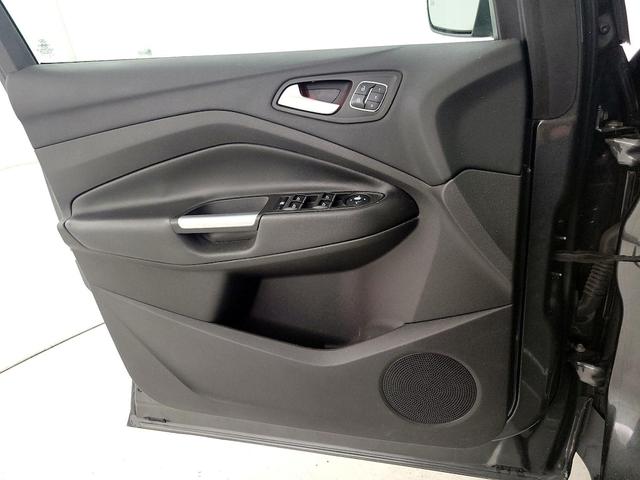 Photo of 2016 Gray Ford Escape