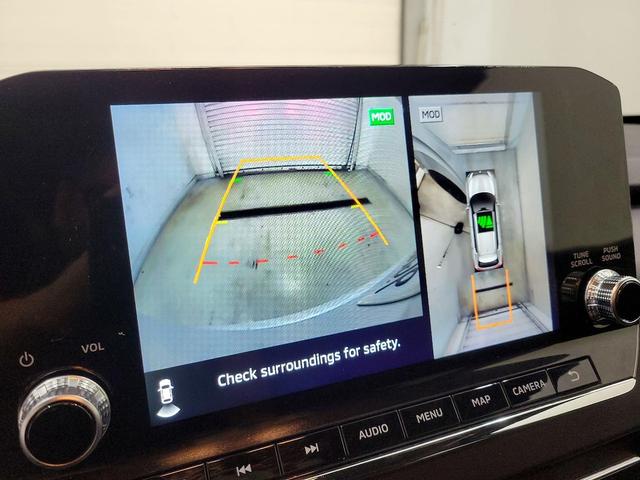Photo of 2023 White Mitsubishi Outlander
