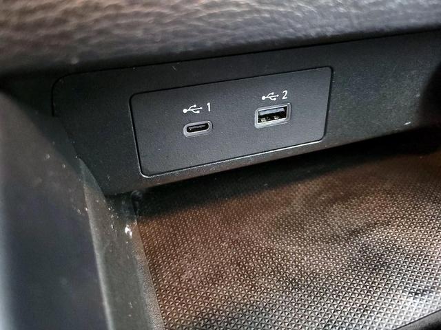 Photo of 2023 White Mitsubishi Outlander
