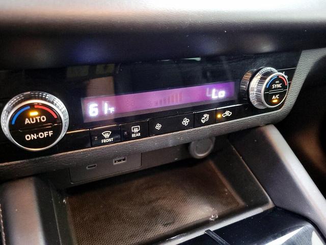 Photo of 2023 White Mitsubishi Outlander