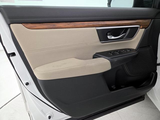 Photo of 2019 White Honda CR-V