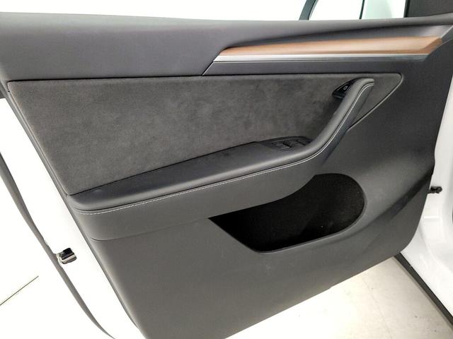 Photo of 2023 White Tesla Model Y