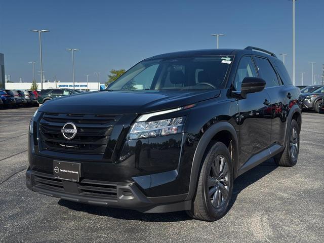 Photo of 2022 Super Black Nissan Pathfinder