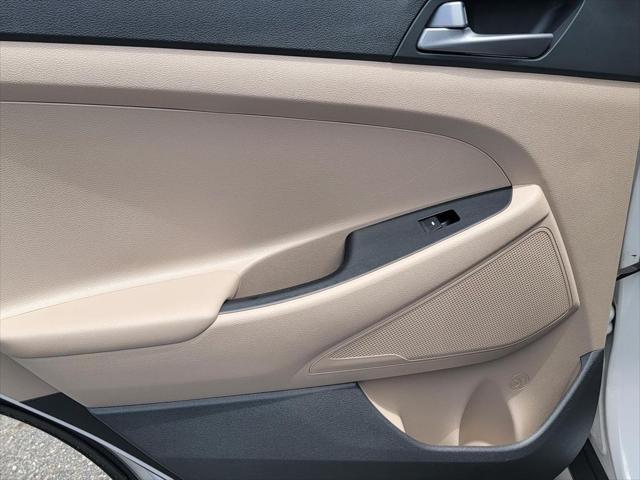 Photo of 2017 Dazzling White Hyundai TUCSON