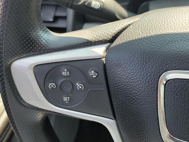 Photo of 2022 Summit White GMC Terrain