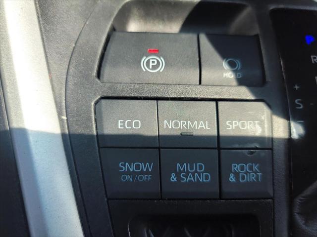 Photo of 2022 White Toyota RAV4