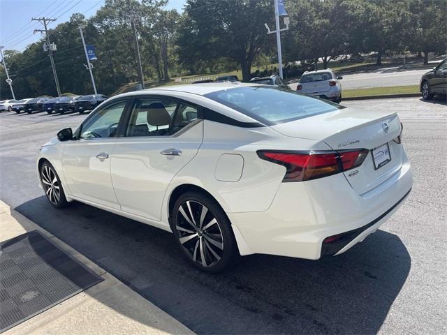 Photo of 2019 Glacier White Nissan Altima
