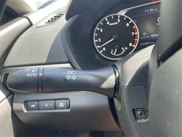 Photo of 2019 Glacier White Nissan Altima