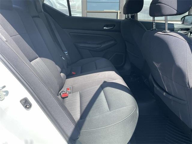 Photo of 2019 Glacier White Nissan Altima