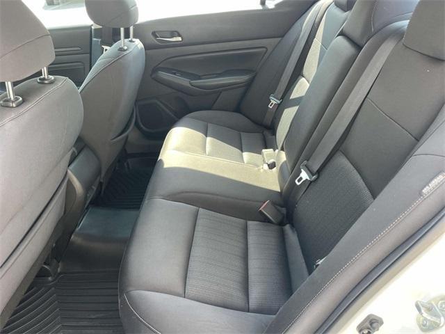 Photo of 2019 Glacier White Nissan Altima
