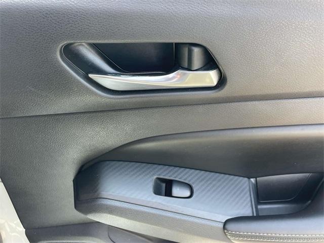 Photo of 2019 Glacier White Nissan Altima