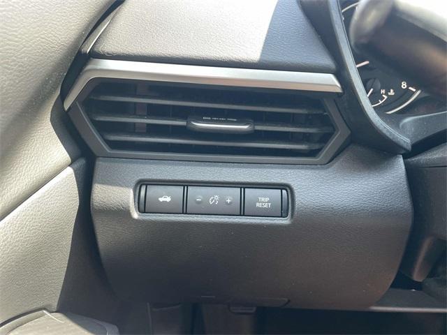 Photo of 2019 Glacier White Nissan Altima