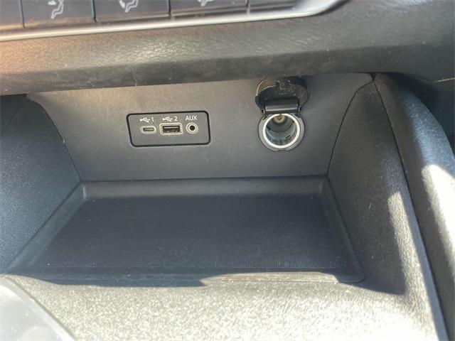 Photo of 2019 Glacier White Nissan Altima