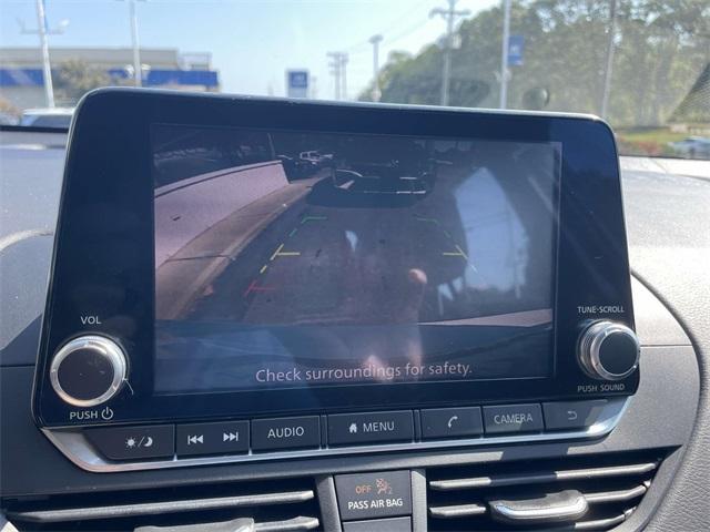 Photo of 2019 Glacier White Nissan Altima