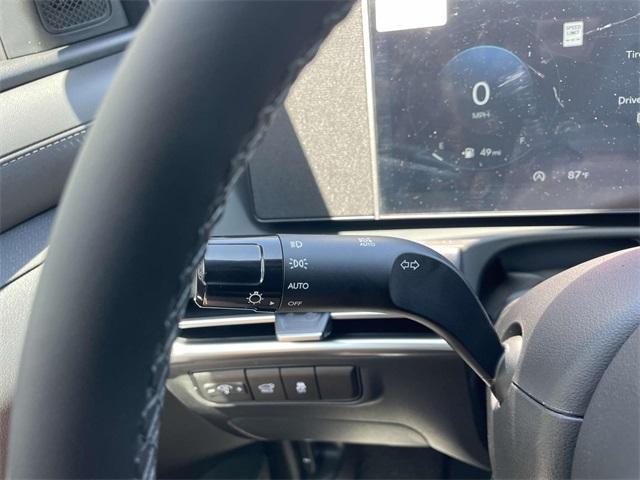 Photo of 2025 White Hyundai TUCSON