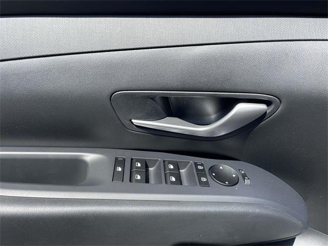 Photo of 2025 White Hyundai TUCSON
