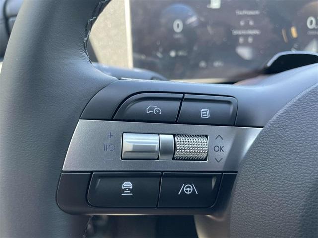 Photo of 2025 White Hyundai TUCSON