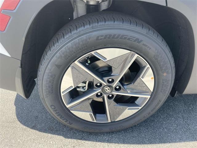 Photo of 2025 White Hyundai TUCSON